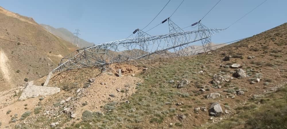 ۲۴ ګړیو کې د برښنا دوو سترو پایو نړېدل؛ برښنا شرکت یې په جوړولو لګیا دی ...
