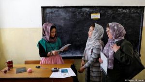 حضور کمرنگ زنان و ضرورت تمدید زمان ثبت نام در انتخابات