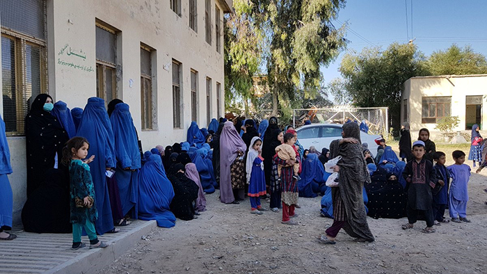 زنان روستایی در یکی از مراکز رای دهی در کابل