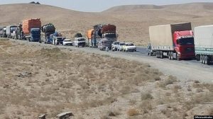 اعتراض‌ رانندگان موترهای باربری در شاهراه کابل-قندهار: «پولیس به‌خاطر بیست افغانی آدم می‌کشد»