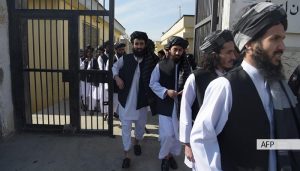 طالبان «هم به نعل می‌زند، هم به میخ»