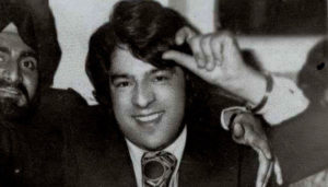 چهره‌‌ی خندان احمد ظاهر