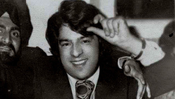 چهره‌‌ی خندان احمد ظاهر