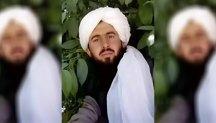 قاری غلامنبی مشهور به خالد، از فرماندهان طالبان در ولسوالی گذرهی ولایت هرات است که پس از گذراندن 11 ماه حبس در زندان بگرام، بهتازگی از طرف دولت افغانستان در جمع 5000 هزار زندانی طالبان از حبس رها شده است - عکس ارسالی به اطلاعات روز