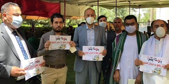 والی، معاون والی و شماری از نمایندگان بلخ در پارلمان و شورای ولایتی نیز از دادخواهی برای کاهش قیمت برق در بلخ حمایت کردهاند- عکس از شبکههای اجتماعی