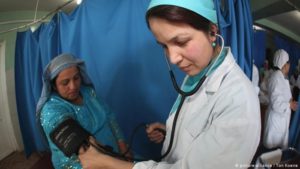 کرونا و افزایش ناهنجاری‌های ولادی در افغانستان؛ «روزی هزار بار به سلامت بچه‌‌ام فکر می‌کنم»