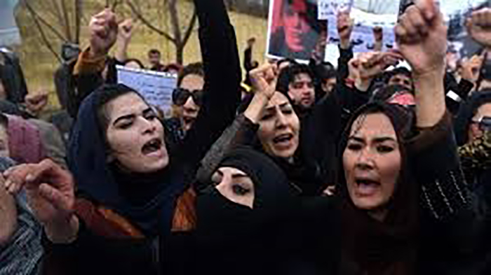 زنانِ خشمگینِ باخبر