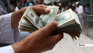 صنعت‌گران هرات میان دو سنگ؛ ایران مواد خام را به دالر می‌فروشد، بازرگانان اجازه برداشت دالر از بانک را ندارند