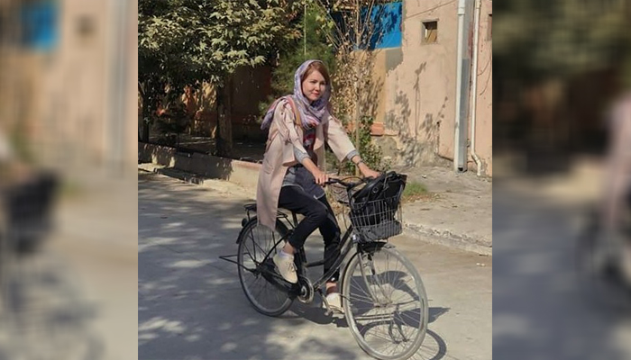 نرگس به‌دلیل ترس از تهدیدها، بایسکلش را در زیرزمین خانه پنهان کرده است – عکس: ارسال‌شده به اطلاعات روز