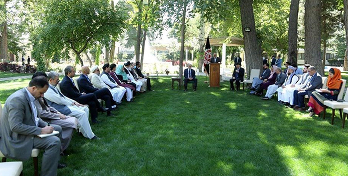 در ترکیب 21 نفره‌ی این هیأت مذاکره‌کننده دولت افغانستان، نماینده‌ی مستقیم قربانیان جنگ حضور ندارد/ عکس: قصر سپیدار