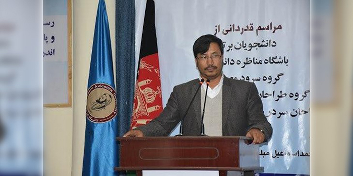 ذاکرحسین ارشاد، معاون اتحادیه‌‌ی دانشگاه‌‌های خصوصی می‌گوید دانشگاه‌ها باید تجدید نظر کرده و تلاش کنند که نسبت به قضیه مسئولانه‌‌تر برخورد شده و حق دانشجو در این میان ضایع نشود / عکس: شبکه‌‌های اجتماعی