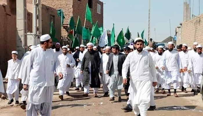 مجیب‌الرحمان انصاری، خطیب مسجد جامع گازرگاه در شمال شرق شهر هرات در جمع هواداران خود - عکس: شبکه های اجتماعی