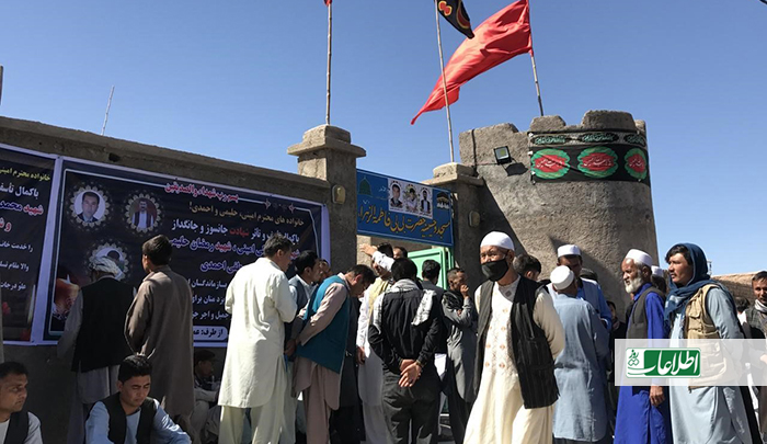 شاهدان عینی می‌گویند که رویداد مسلحانه که به کشته‌شدن سه غیرنظامی انجامیده، در نزدیکی دو پوسته پولیس رخ داده است، اما نیروهای پولیس با تأخیر حدود یک ساعت به محل رویداد رسیده‌اند