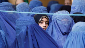 درج نام مادر در شناسنامه؛ تا تطبیق آن فاصله زیاد است