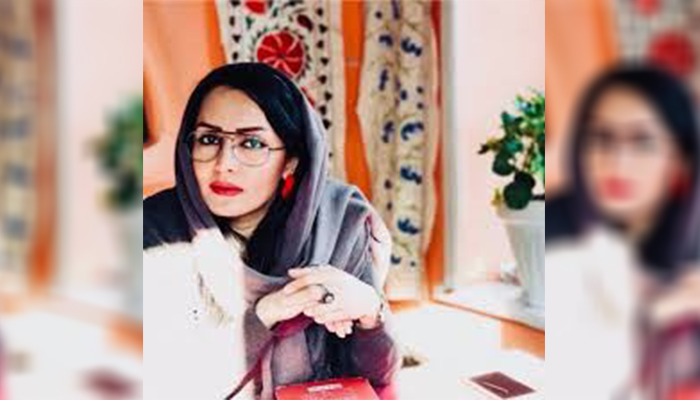 رویینا شهابی، سخن‌گوی اداره‌ی احصاییه و معلومات می‌گوید که این اداره به‌دلیل مخالفت برخی از گروه‌های اجتماعی طرح اختیاری‌شدن اسم مادر را در شناسنامه به کابینه ارایه کرده است.