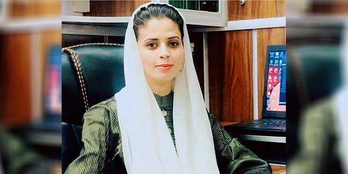 منیژه رامزی، استاد دانشگاه سقف شیشهای در بدنهی حکومت را یکی از اشکال خشونت ساختاری در برابر زنان میداند.عکس از شبکههای اجتماعی