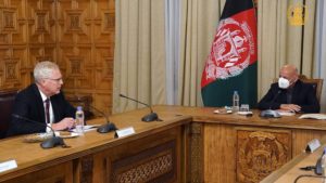 دیدار غنی با سرپرست وزارت دفاع امریکا