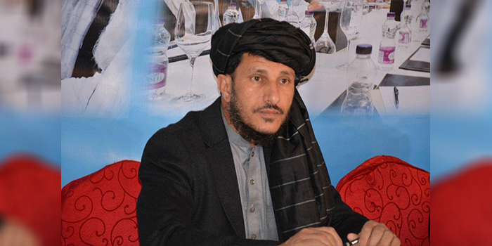 نظرمحمد مطمئن، نویسنده و کارشناس مسائل سیاسی