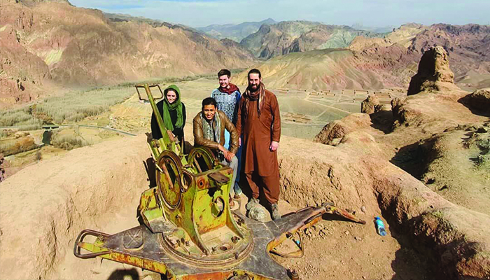 نورمحمد رمضان، راهنمای گردشگری توانسته است که پای گردشگران زیادی را به افغانستان بکشد. عکس ارسالی به اطلاعات روز