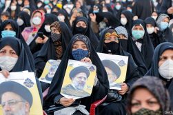 در ایران، انتخابات به نفع یک تندرو مهندسی می‌شود