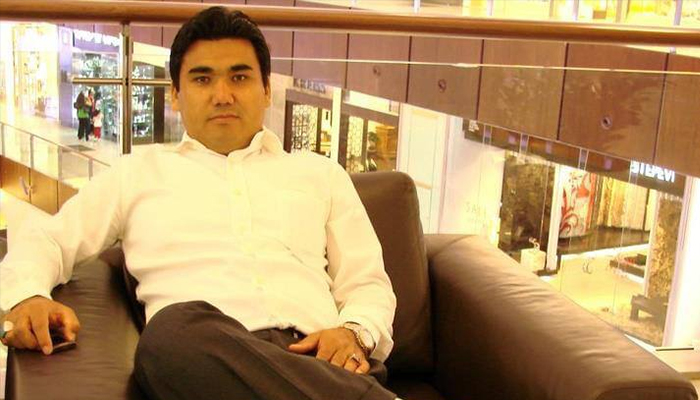 «آستین بر زده‌ام تا امید خلق کنم»