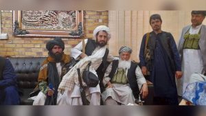 عکس یادگاری طالبان با اسماعیل خان