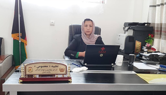 نجیبه معصومی، مسئول اداره‌ی عودت و مهاجرین بامیان. عکس از شبکه‌های اجتماعی