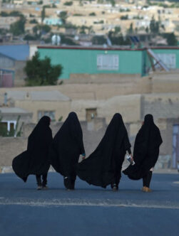 محدودیت‌های طالبان در برابر زنان