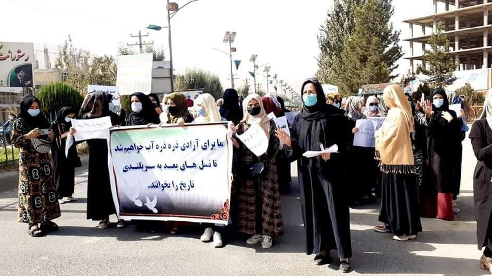 طالبان به وضع محدودیتها بر زنان شروع کردند و زنان نیز سکوت نکردند.