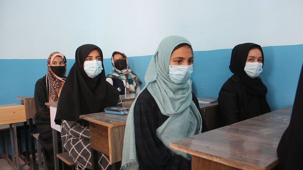 پس از تسلط طالبان بر کشور، افزایش بیکاری و مشکلات اقتصادی در بین خانواده‌ها، بسته‌ماندن مکاتب دخترانه‌ی بالاتر از صنف ششم و مهاجرت دانش‌آموزان با خانواده‌های‌شان از عوامل درشت ورشکست شدن مکاتب خصوصی از سوی مسئولان اتحادیه مکاتب خصوصی هرات عنوان می‌شود.