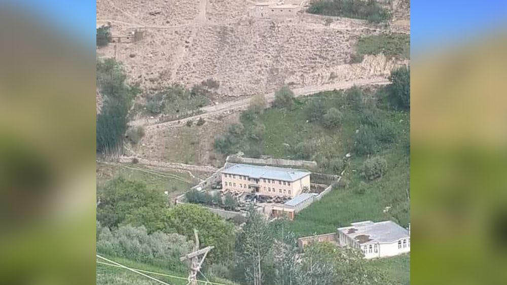 مکتب میرزا ملک در پنجشیر که طالبان آن را به قرارگاه نظامی تبدیل کرده‌اند.
