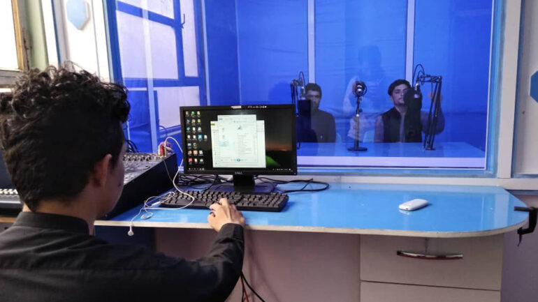 یک رادیوی محلی در بغلان همزمان با یک‌سالگی حاکمیت طالبان به نشرات آغاز کرد