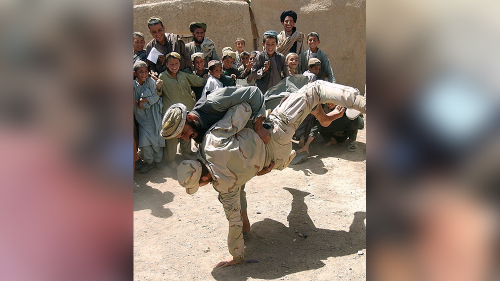 ذبیح‌الله مجاهد، سخن‌گوی طالبان به بهانه یک‌سالگی حکومت‌شان نوشت: «روز پیروزی حق بر باطل را به همه افغان‌های دین‌پرور تبریک می‌گویم.»
