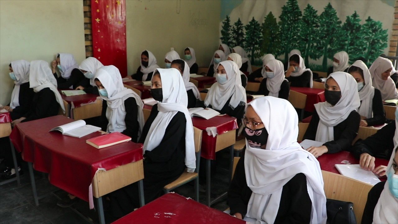 دختران دانش آموز