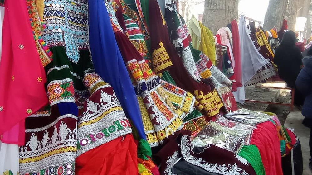 نمایشگاه سه‌روزه صنایع دستی زنان در بغلان برگزار شد